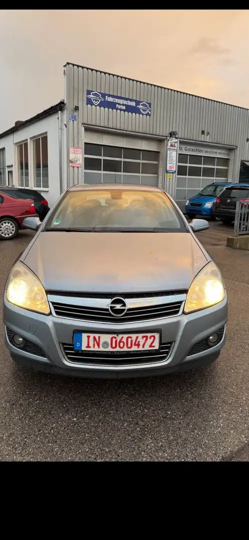 Opel Astra Astra H 5-Türer 1.6I Benzin / LPG Tüv 11/2027 Silber - 1