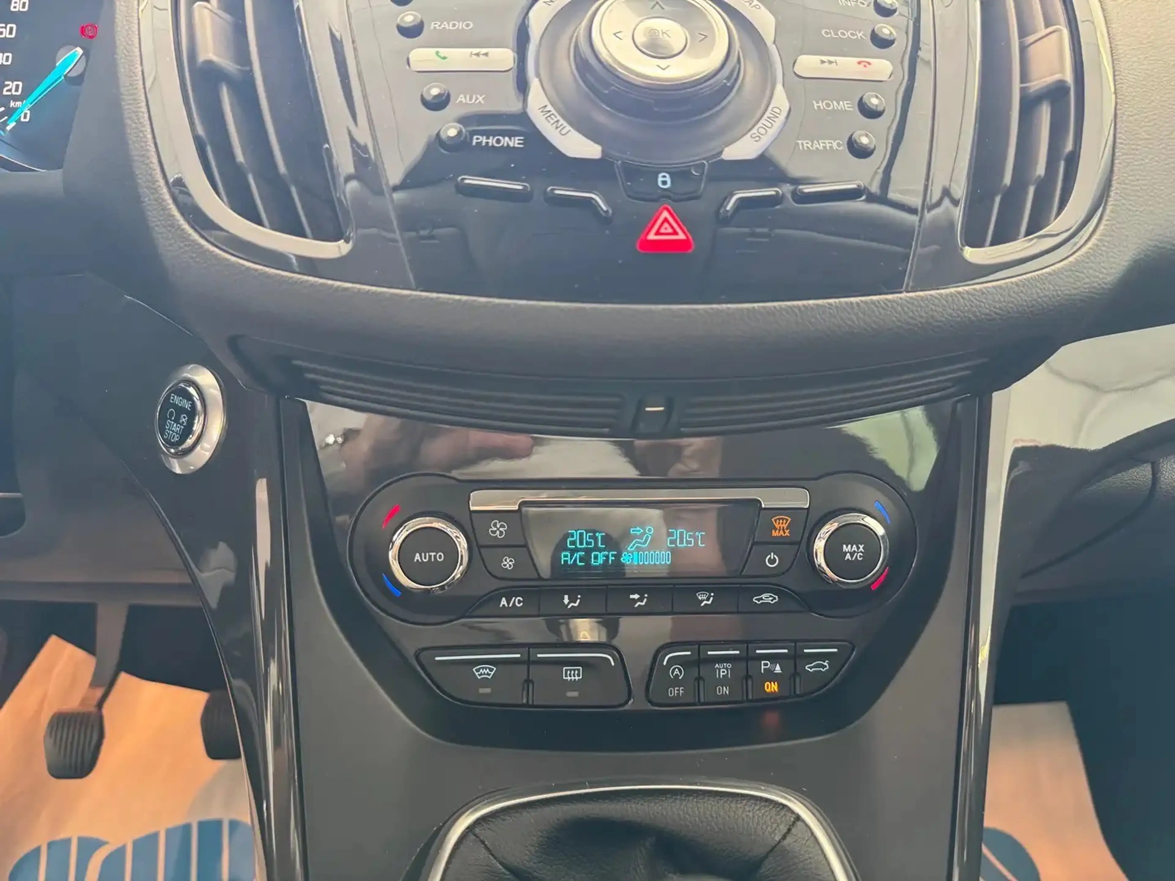 Ford Kuga Individual LEDER*NAVI*KAMERA*18ZOLL*AHK — photo 15