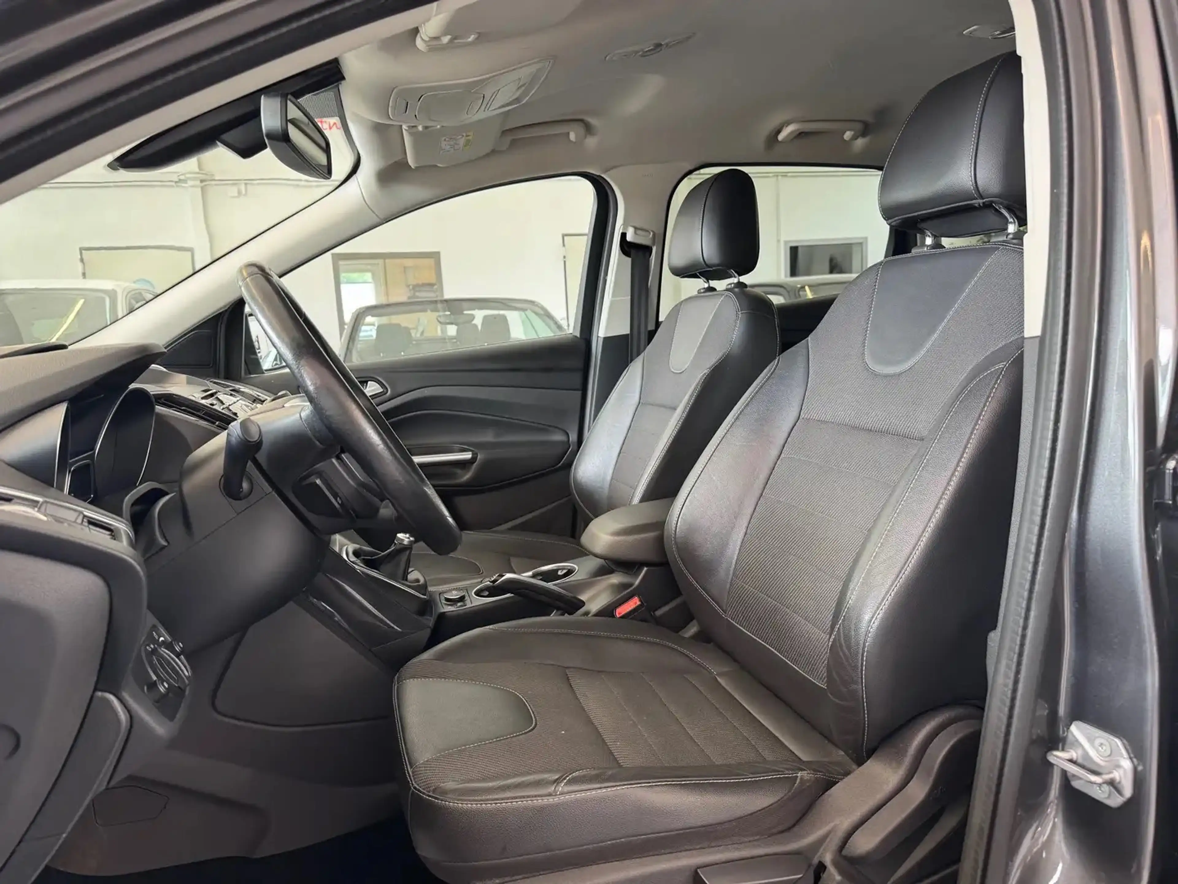 Ford Kuga Individual LEDER*NAVI*KAMERA*18ZOLL*AHK — photo 10