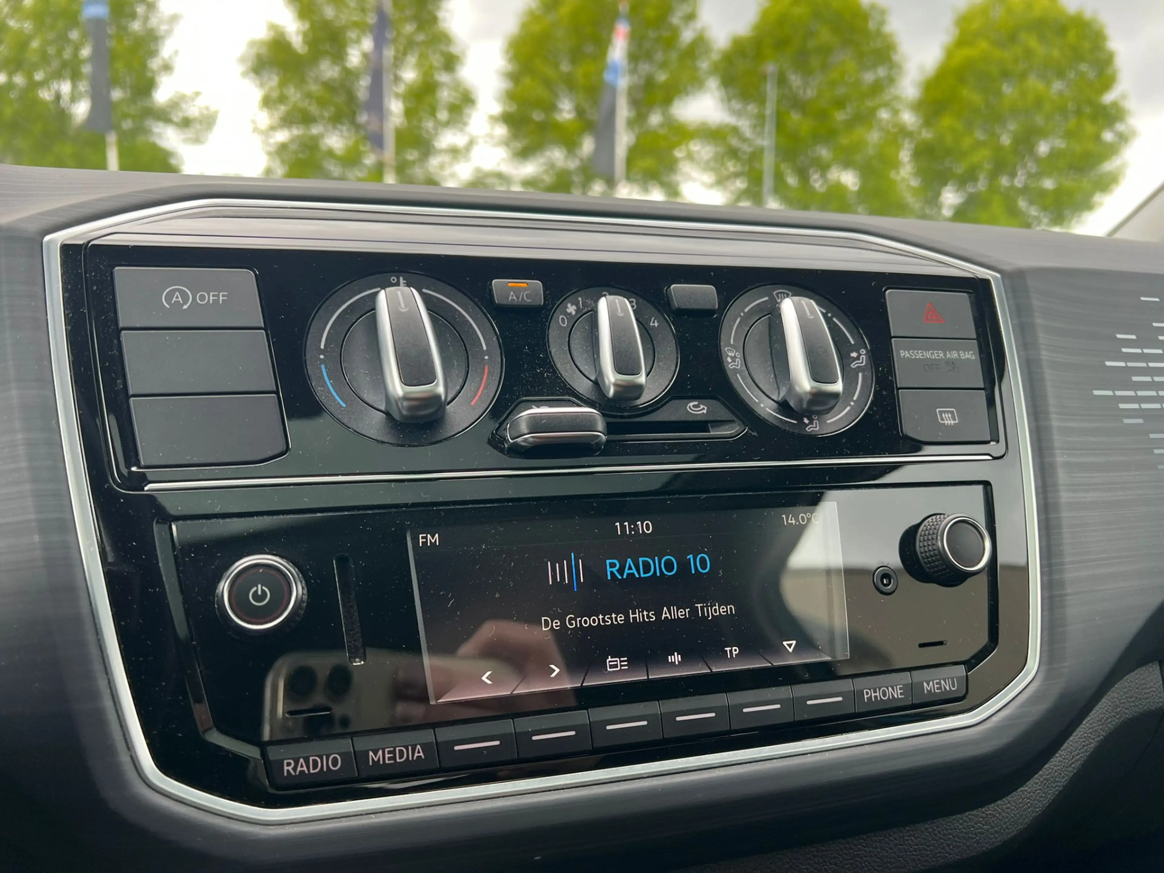 Volkswagen up! 1.0 BMT Sound Up! Special ! panorama, airco, multi — photo 14
