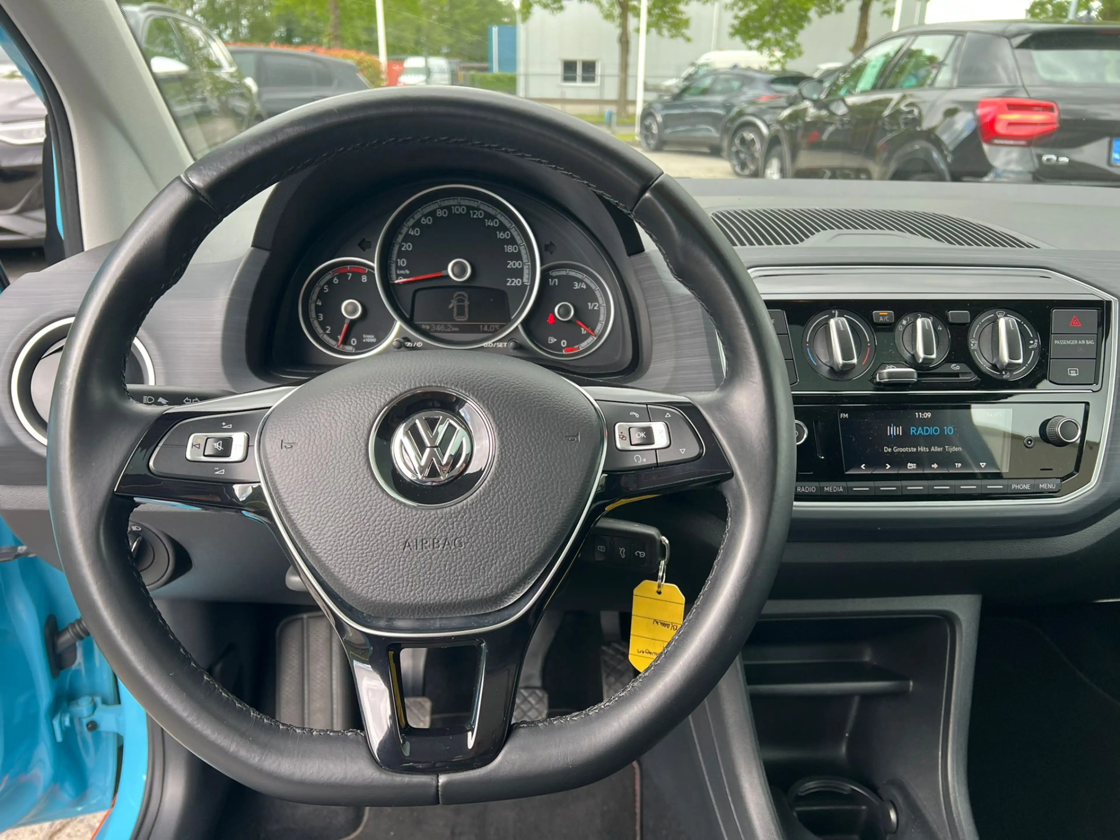 Volkswagen up! 1.0 BMT Sound Up! Special ! panorama, airco, multi — photo 10