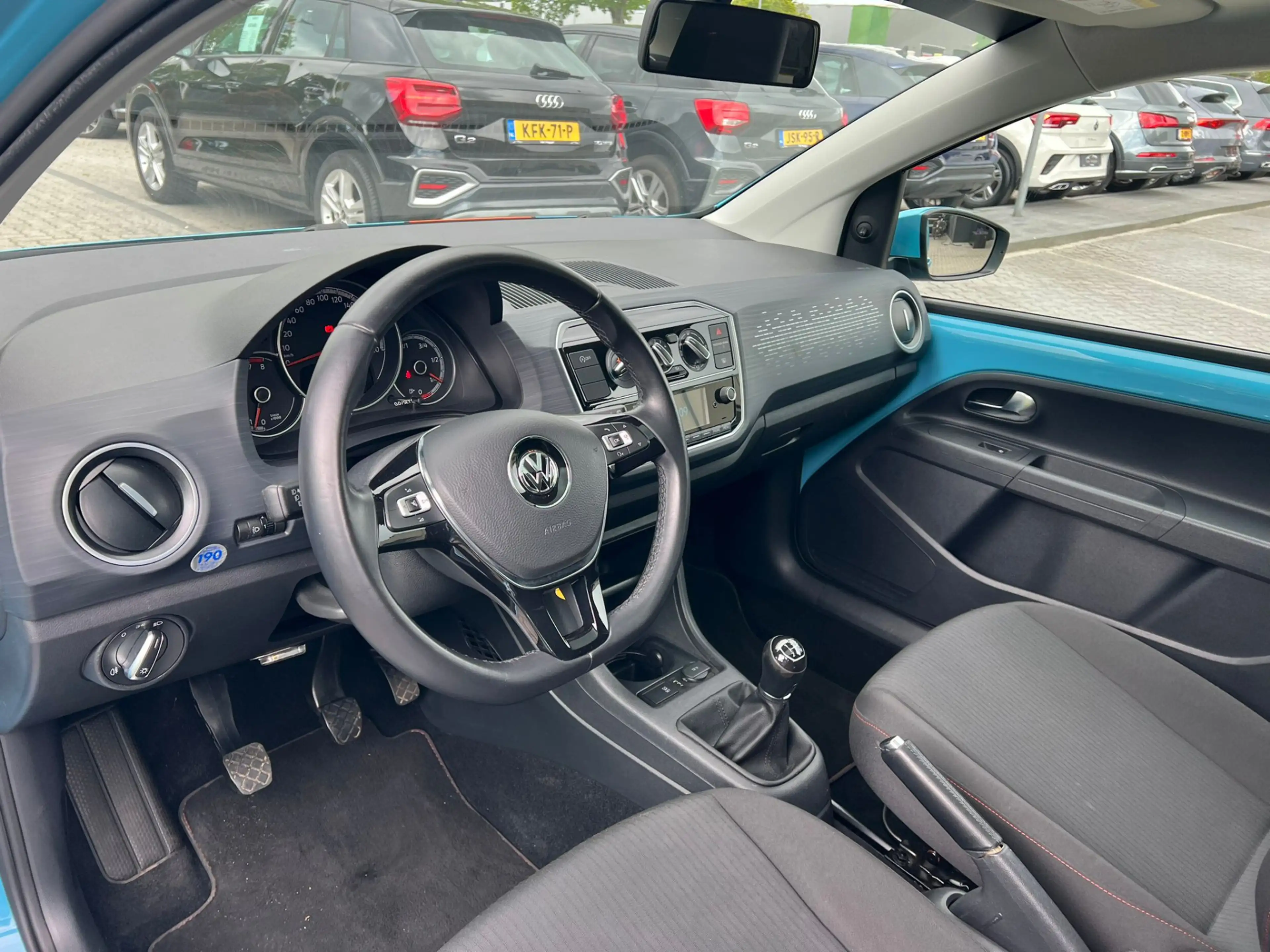 Volkswagen up! 1.0 BMT Sound Up! Special ! panorama, airco, multi — photo 2