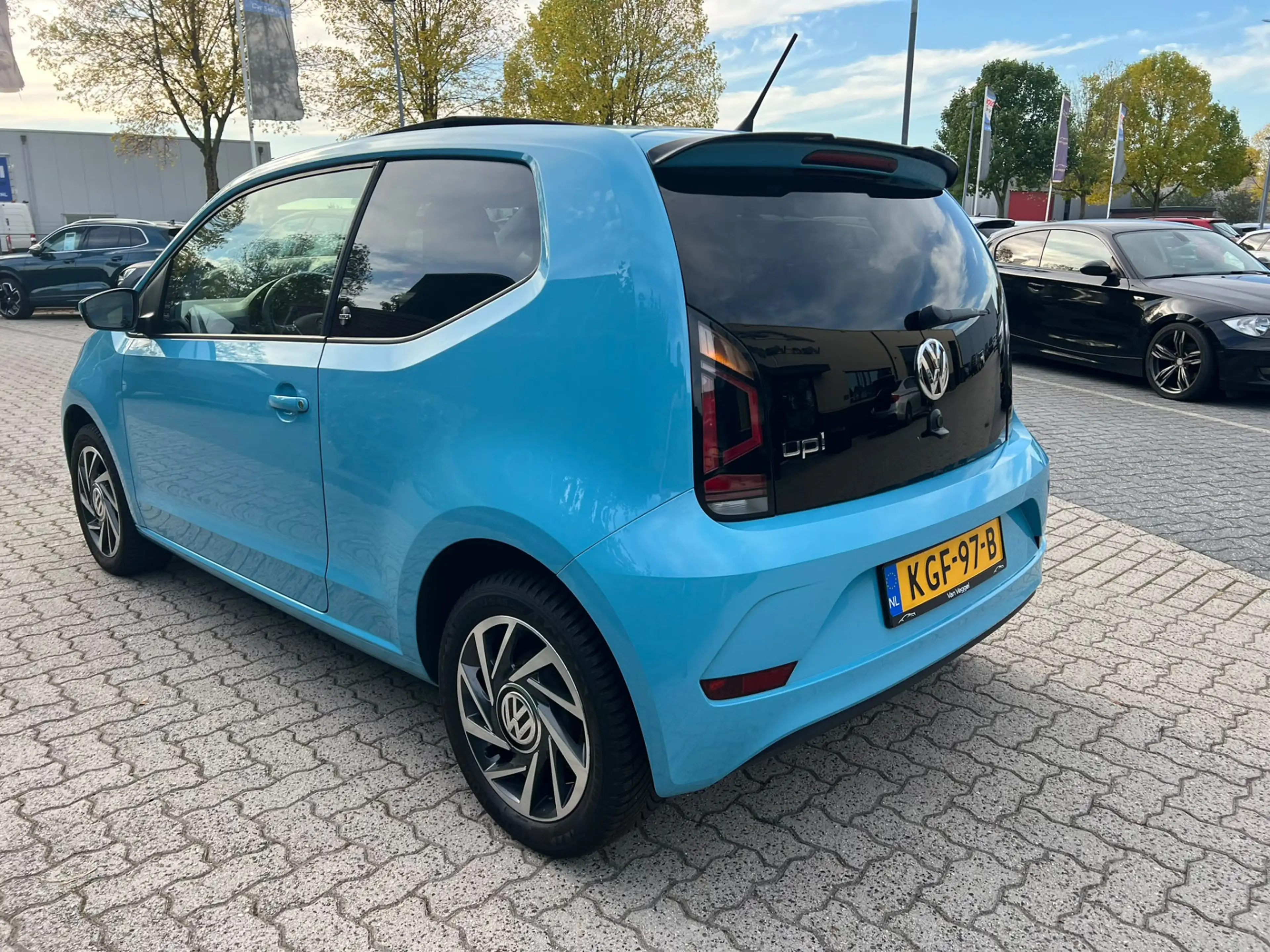 Volkswagen up! 1.0 BMT Sound Up! Special ! panorama, airco, multi — photo 3