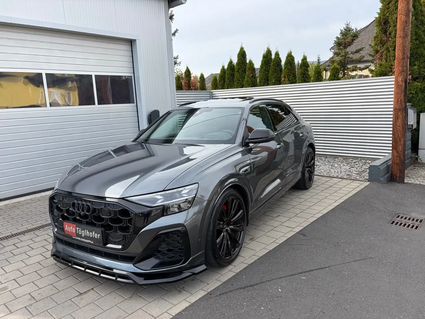 Audi Q8 55 TFSIe quattro 3x S-Line 23" Luft Massage AHV Hinterachslenkung Pano Matrix leasingfähig NP: €140.000,- Grau - 1