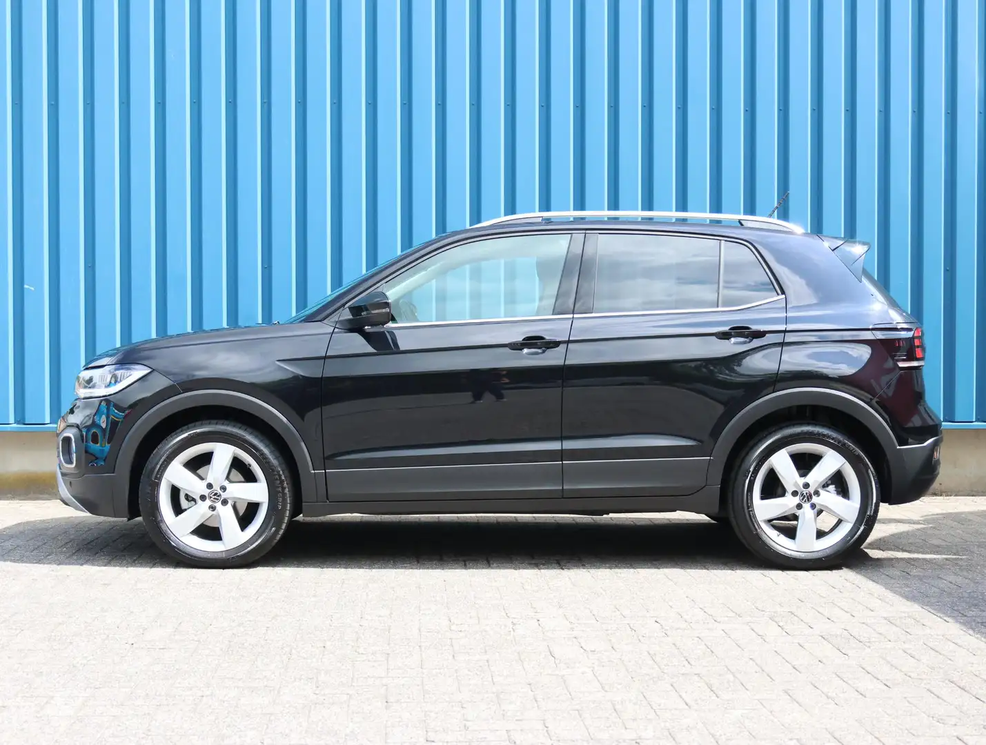 Volkswagen T-Cross 1.5 150PK TSI R-Line | AppleCarPlay/AndroidAuto | Zwart - 2