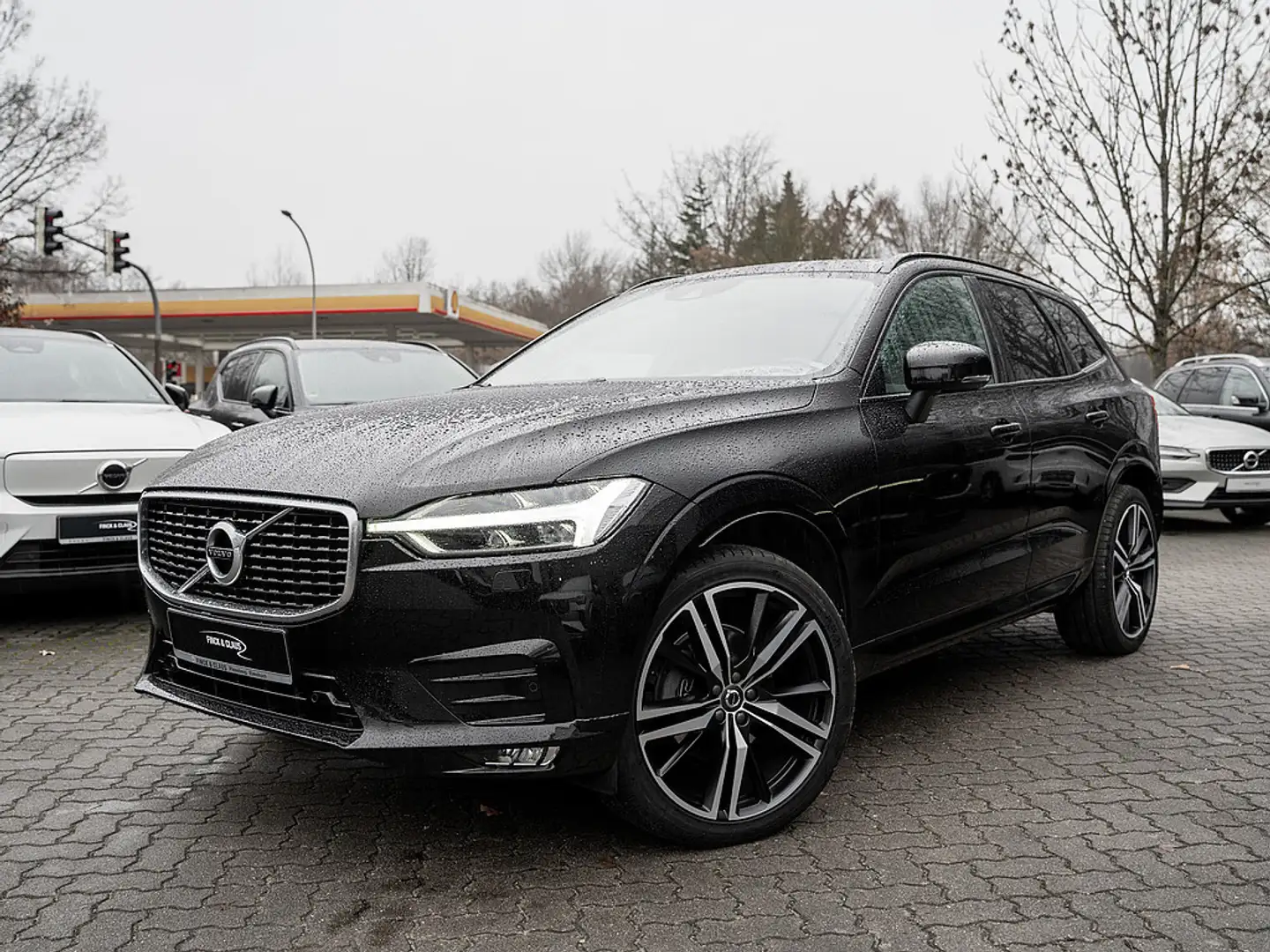 Volvo XC60 D4 R Design Schwarz - 1