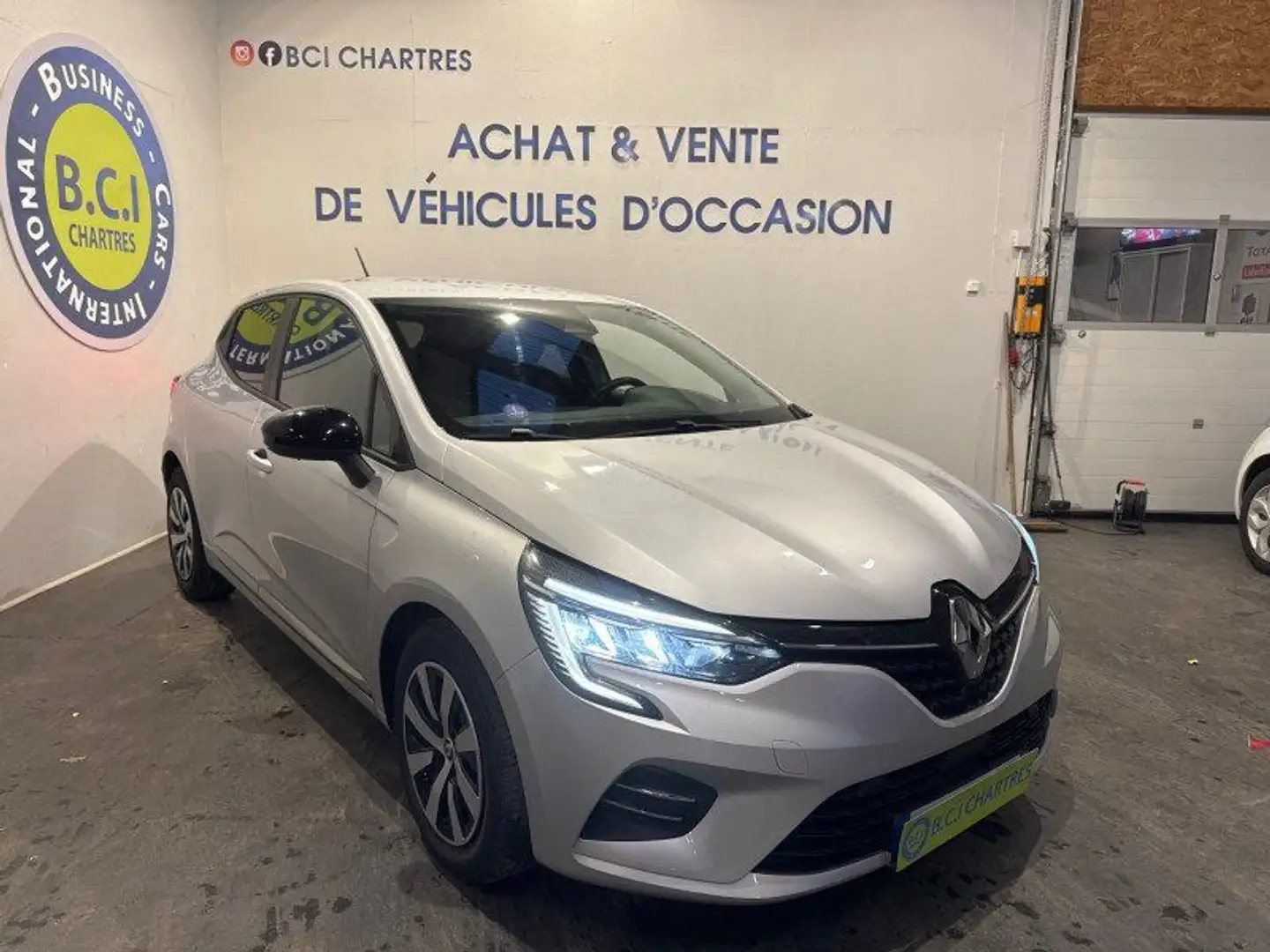 Renault Clio V 1.0 TCE 90CH EQUILIBRE Grau - 2