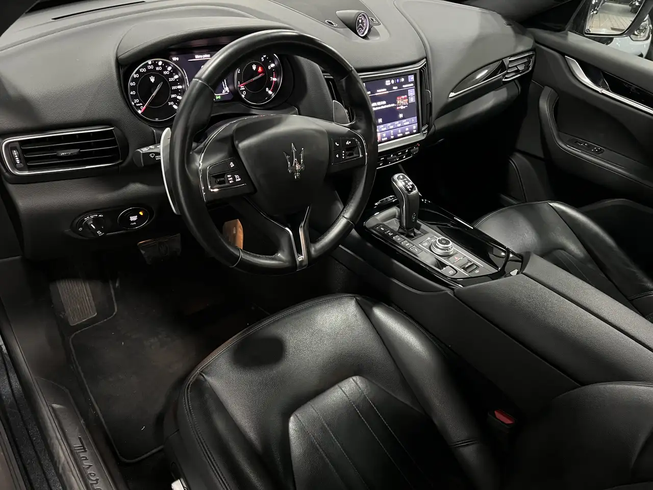 Maserati Levante 2023 — фото 8