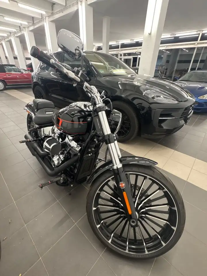 Harley-Davidson Breakout
