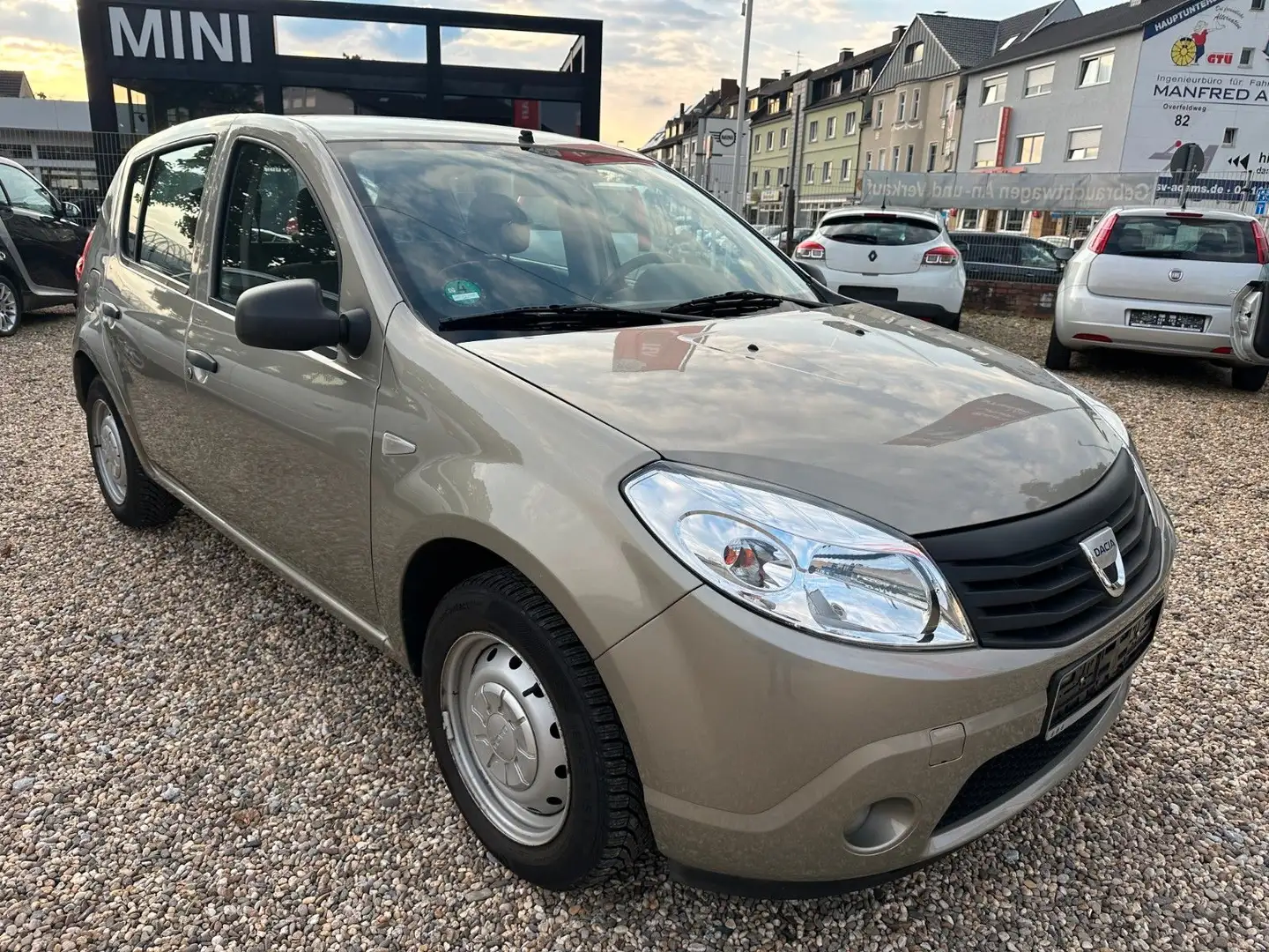 Dacia Sandero 1,4  Basis Grau - 1
