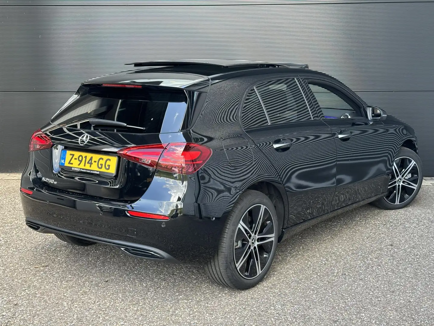 Mercedes-Benz A 250 e | Panoramadak | Luxury Zwart - 2