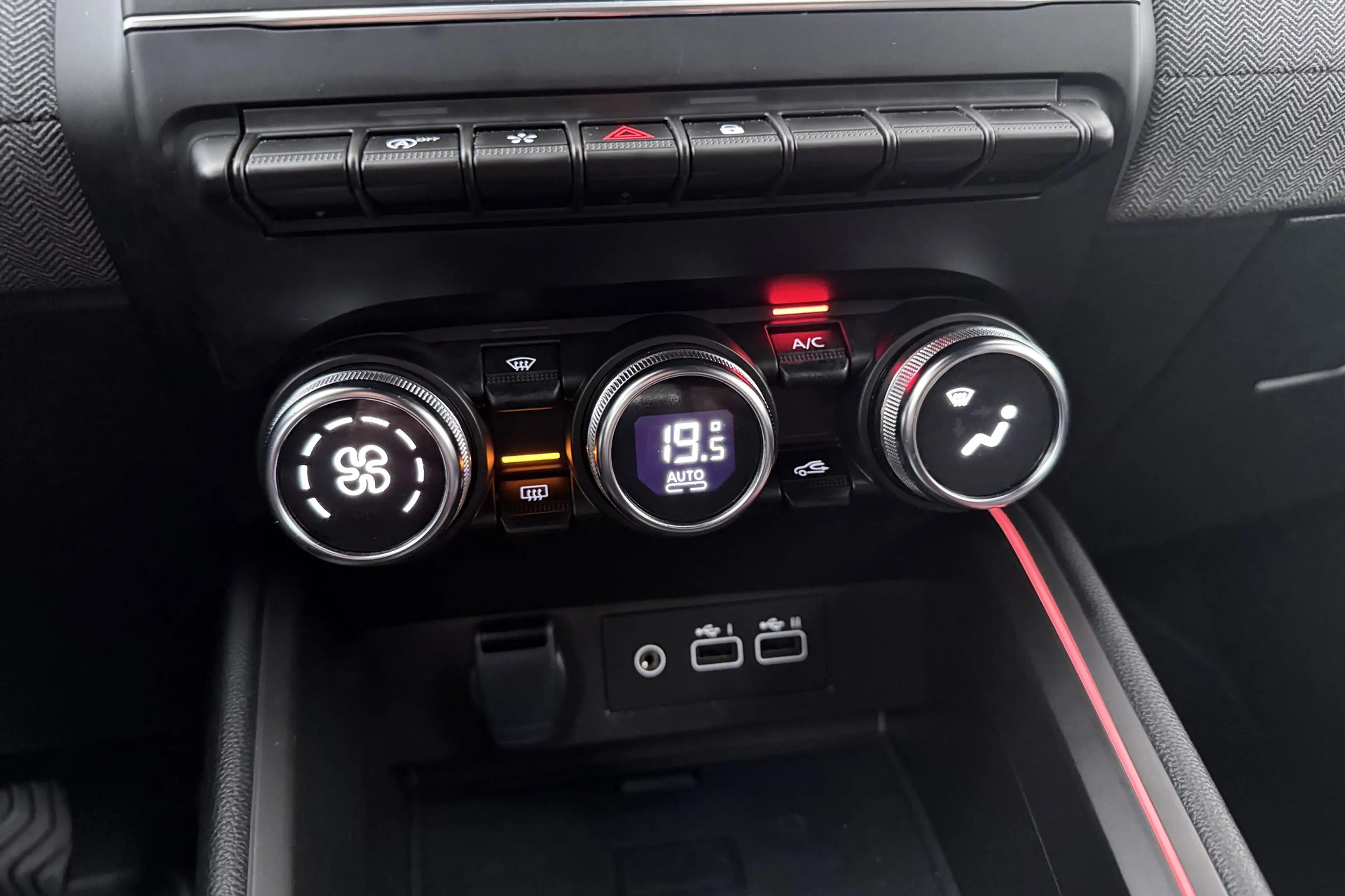 Renault Clio 1.0 TCe 90 GPF techno Camera Carplay Climate — photo 28