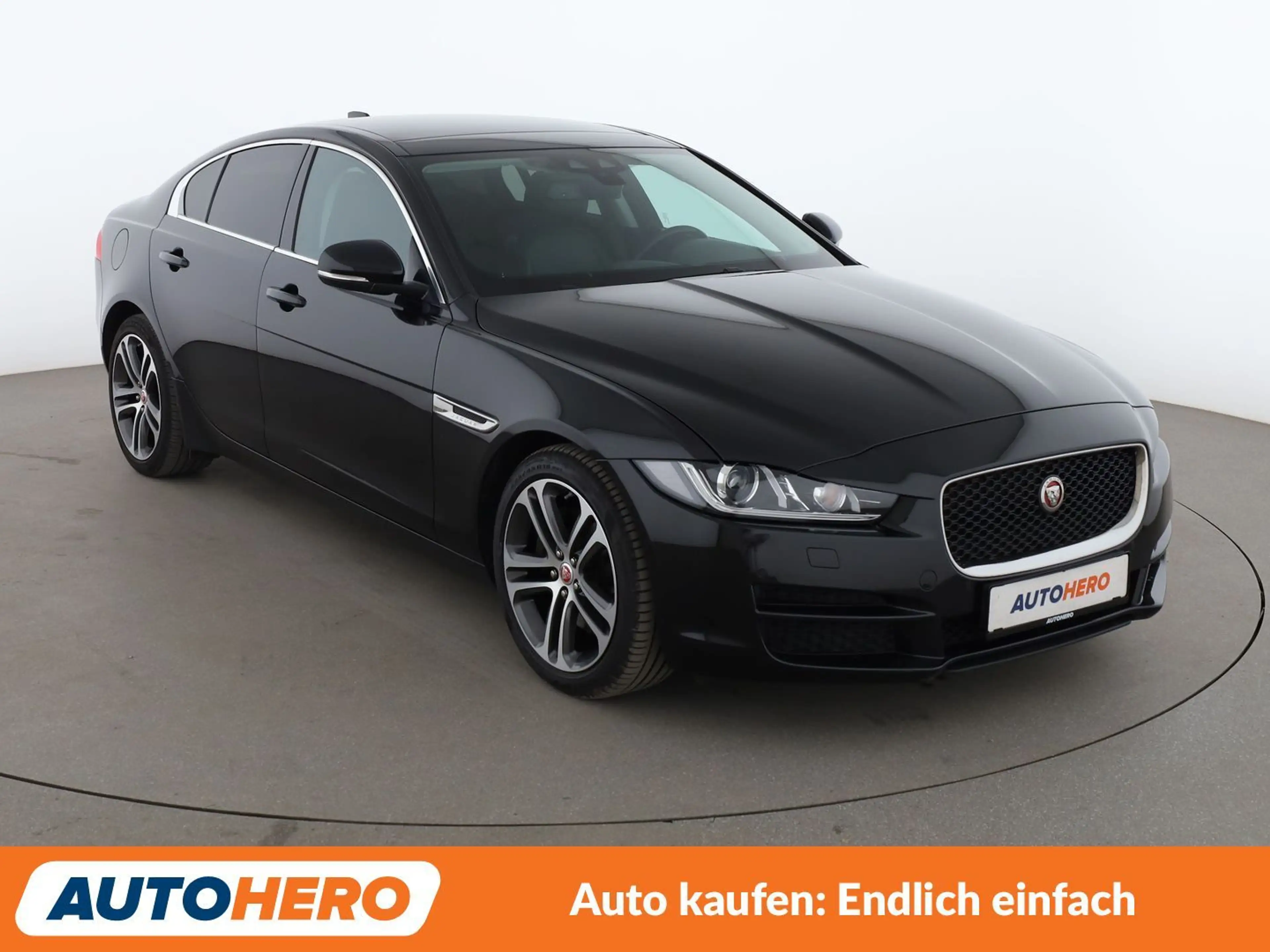 Jaguar XE 20d Prestige Aut.*NAV*TEMPO*CAM*PDC*SHZ*ALU* — photo 8