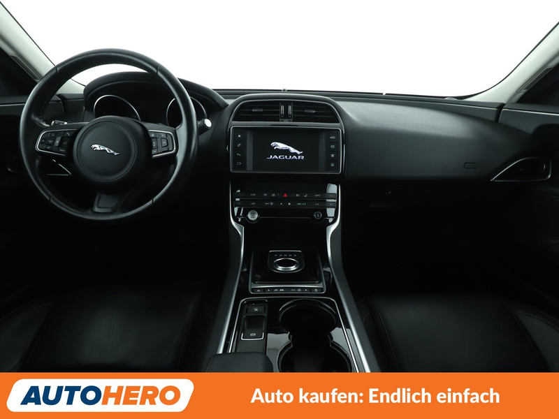 Jaguar XE 20d Prestige Aut.*NAV*TEMPO*CAM*PDC*SHZ*ALU* — photo 12