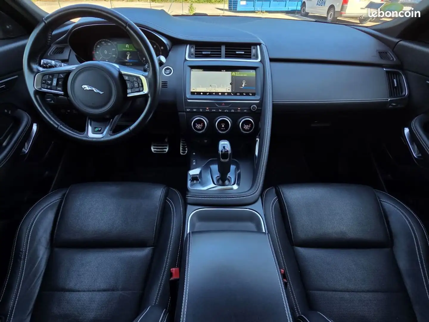 Jaguar E-Pace d 180 ch awd r-dynamic toit pano moteur neuf constructeur - 2