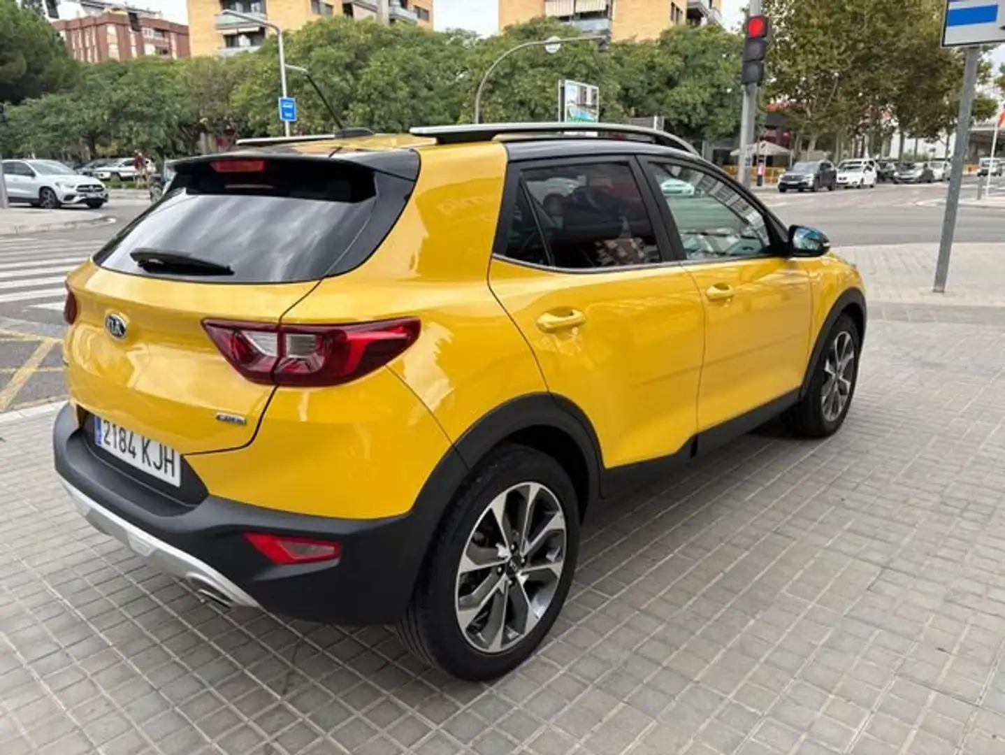 Kia Stonic 1.6CRDi VGT Eco-Dynamic Drive 110 Amarillo - 2