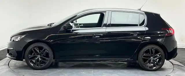 Peugeot 308 view 3