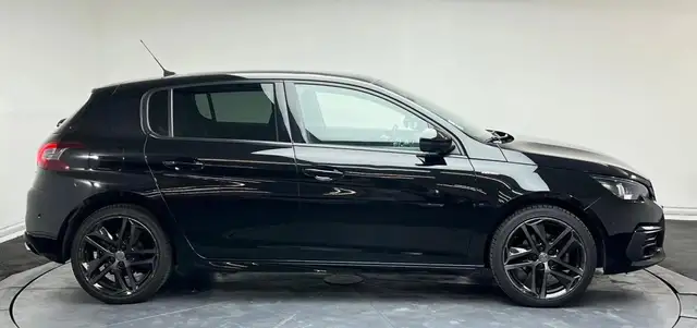 Peugeot 308 view 4