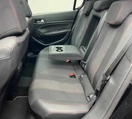 Peugeot 308 view 9