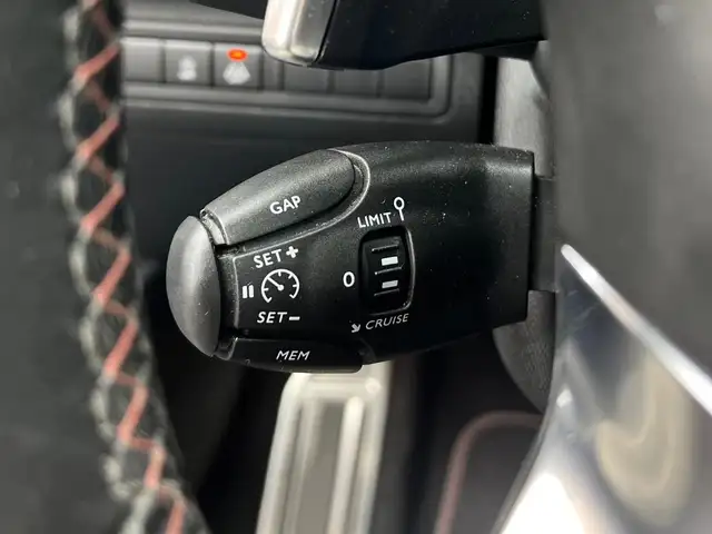 Peugeot 308 view 11