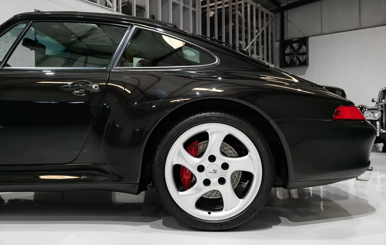 Porsche 911 CARRERA 4S SUNROOF COUPE (SIX-SPEED MANUAL, ONLY 1,926 MILES) SIX-SPEED MANUAL, ONLY 1,926 MILES, foto 12