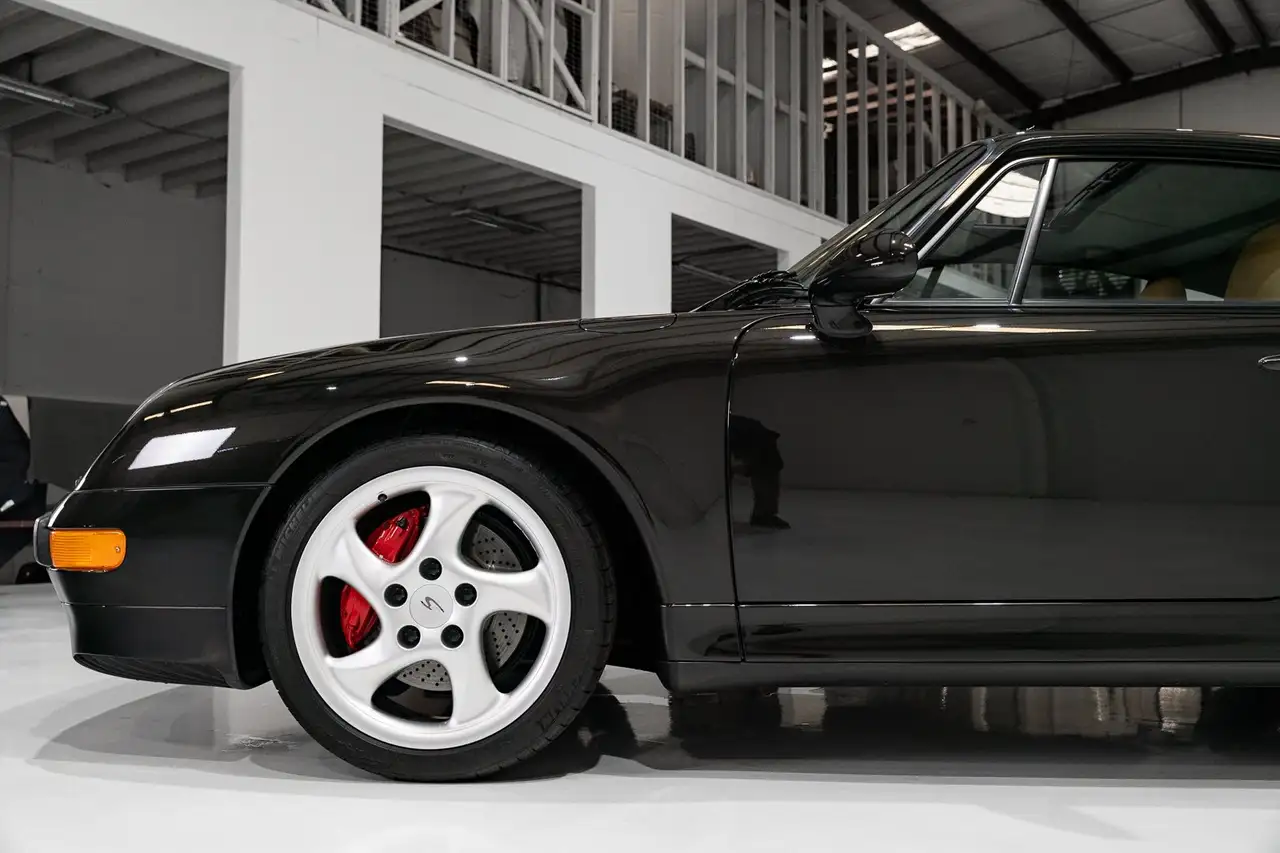 Porsche 911 CARRERA 4S SUNROOF COUPE (SIX-SPEED MANUAL, ONLY 1,926 MILES) SIX-SPEED MANUAL, ONLY 1,926 MILES, foto 11