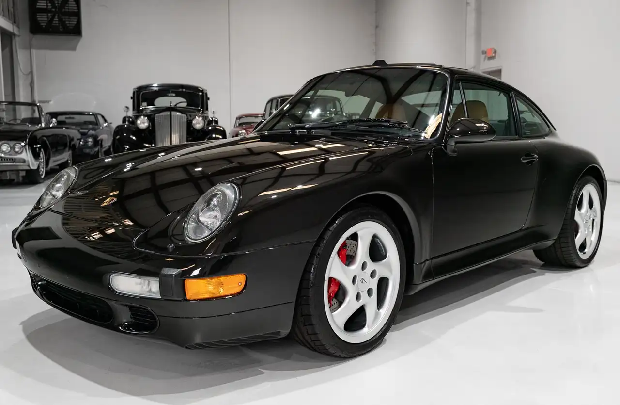 Porsche 911 CARRERA 4S SUNROOF COUPE (SIX-SPEED MANUAL, ONLY 1,926 MILES) SIX-SPEED MANUAL, ONLY 1,926 MILES, foto 3