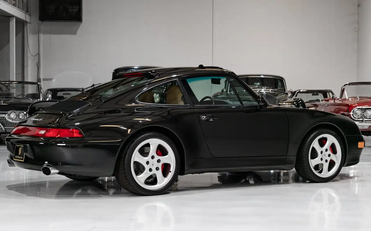Porsche 911 CARRERA 4S SUNROOF COUPE (SIX-SPEED MANUAL, ONLY 1,926 MILES) SIX-SPEED MANUAL, ONLY 1,926 MILES, foto 6
