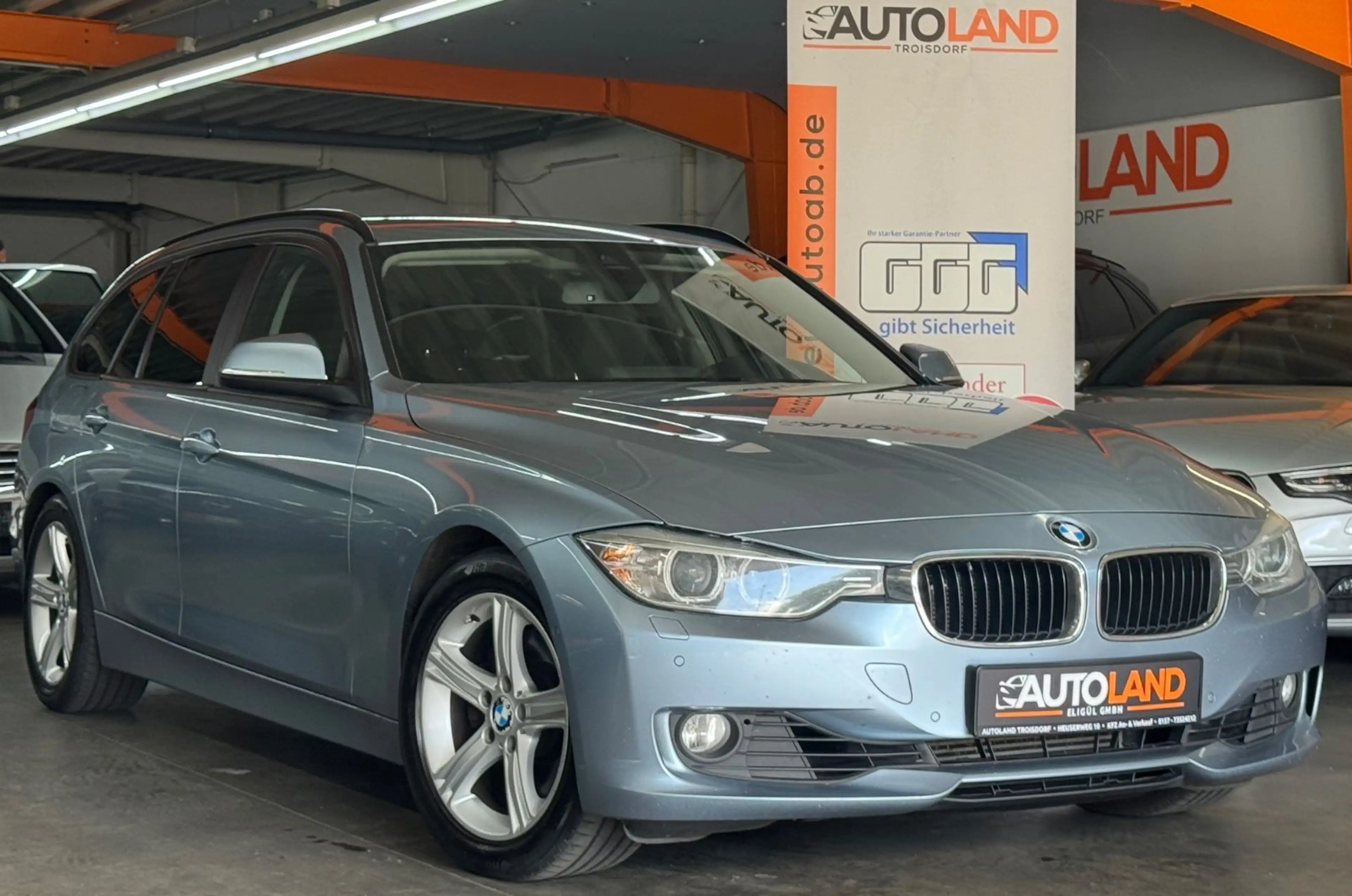 BMW 330 d Touring*AUTOM.*XENON*NAVI*HUD*KAMERA*KEYLES