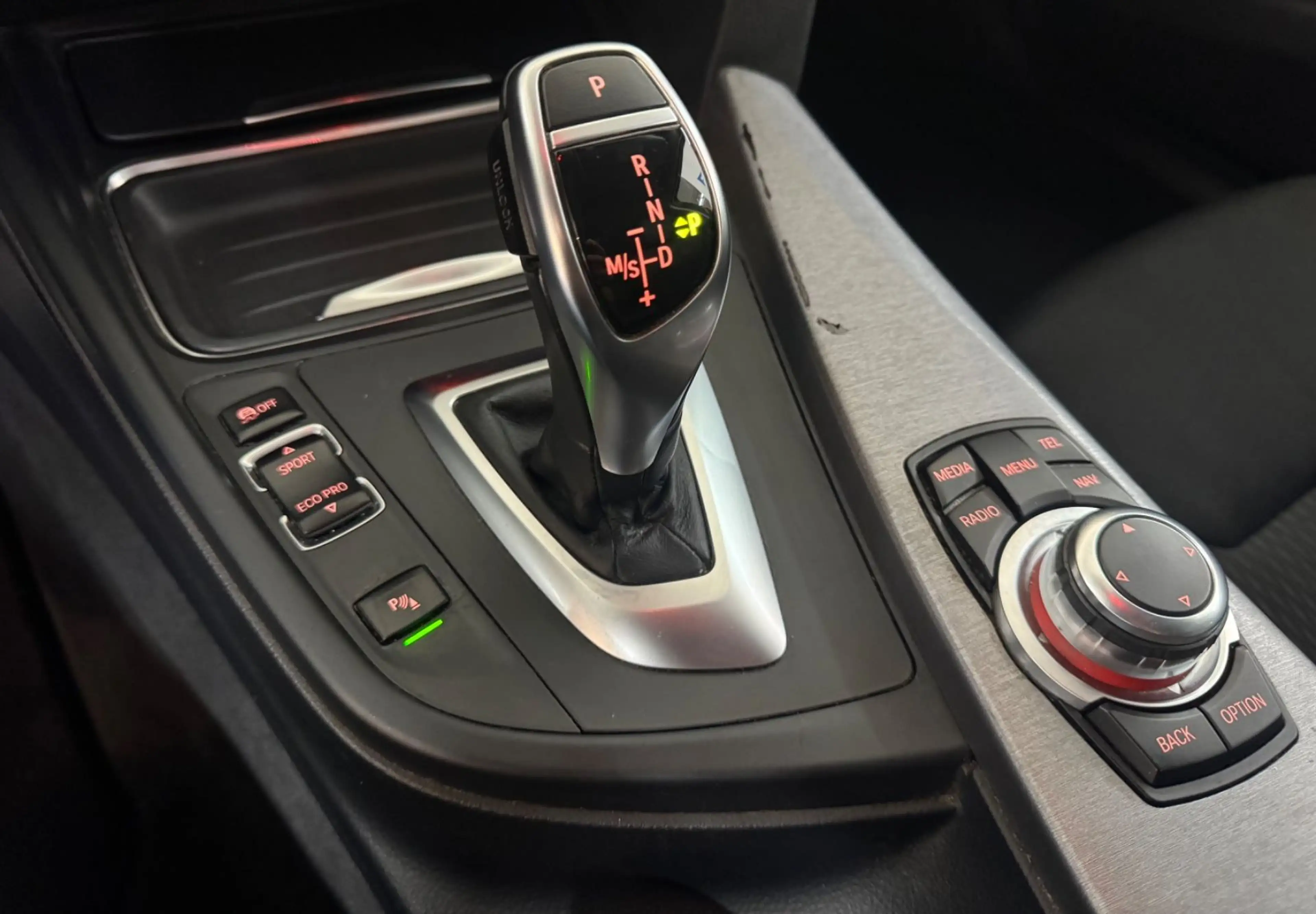 BMW 330 d Touring*AUTOM.*XENON*NAVI*HUD*KAMERA*KEYLES — photo 9