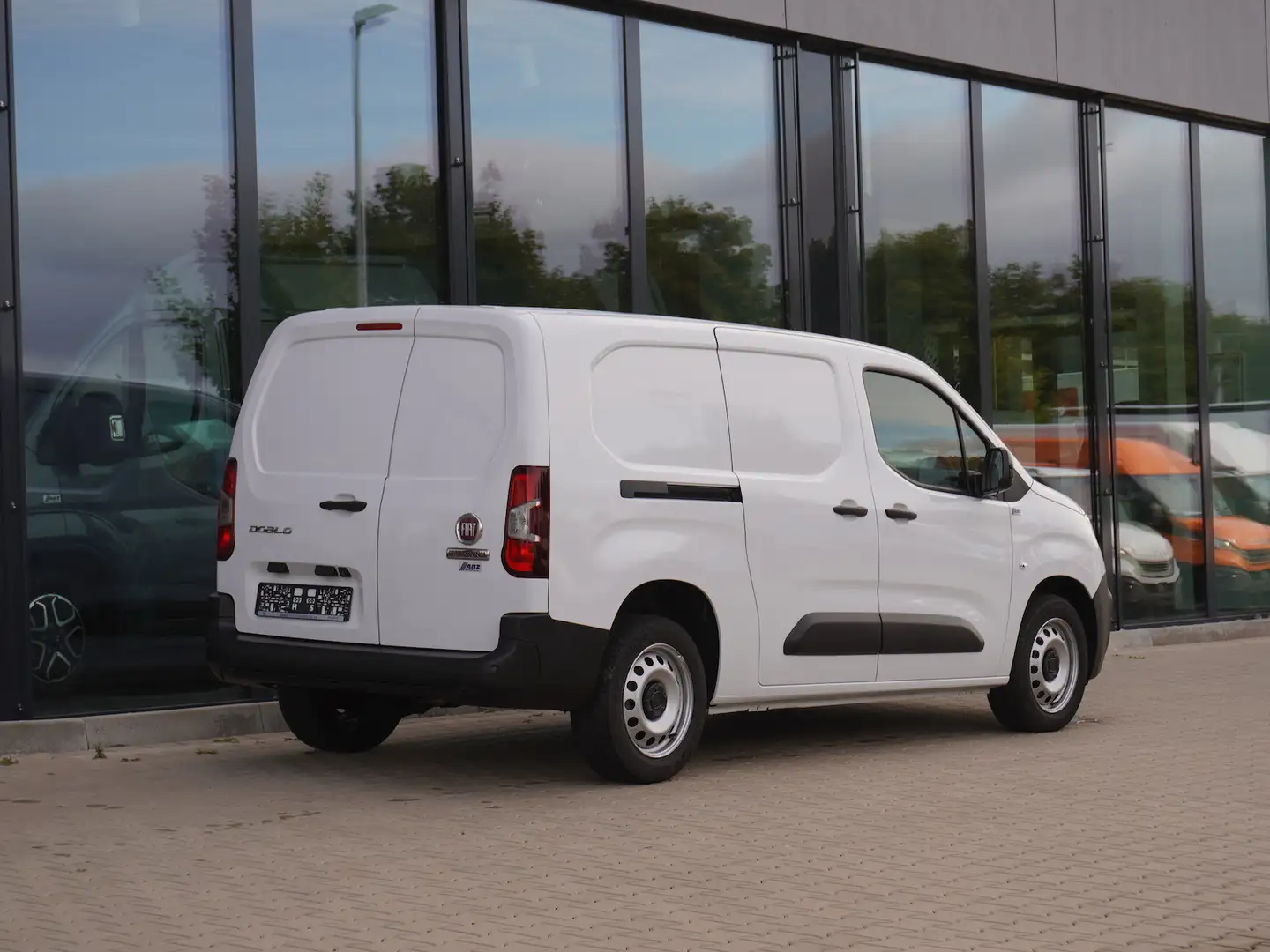 Fiat Doblo Maxi 1.5 / 3-Sitzer + Navi + WKR Weiß - 2