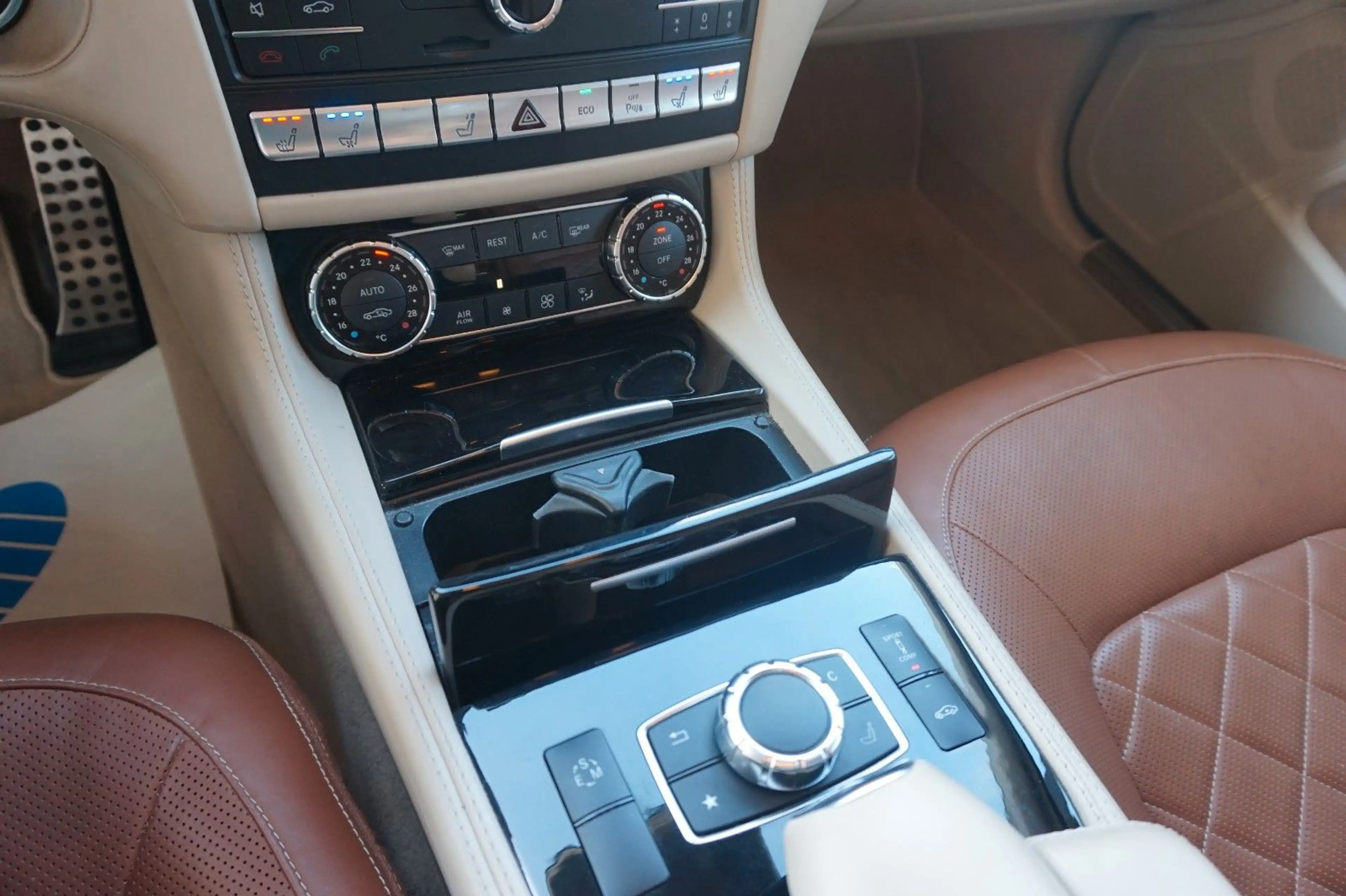 Mercedes-Benz CLS 500 4Matic AMG-Line*Designo~Multi Mas~H&K — photo 15