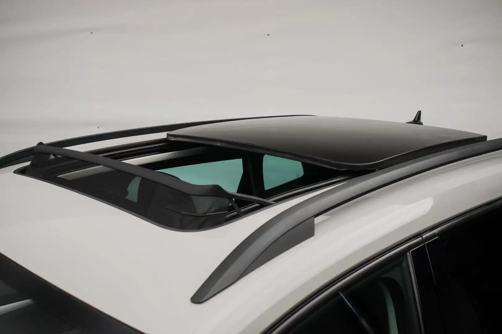 Skoda Karoq 1.0 TSI Ambition Sport [ Panoramadak El Trekhaak C Grijs - 2