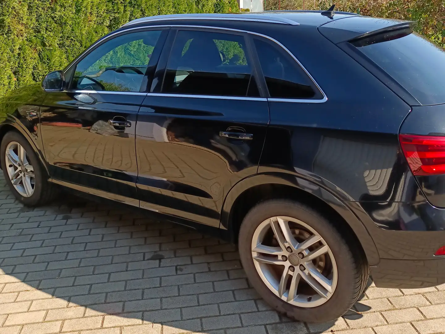 Audi Q3 Q3 2,0 TDI Sport quattro Sport Schwarz - 2