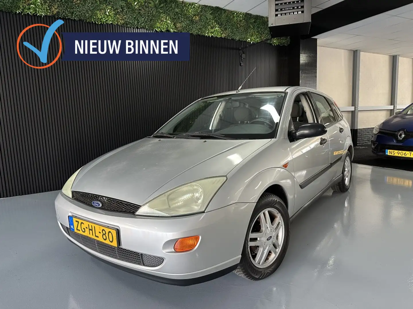 Ford Focus 1.6 16V Trend Inruilknaller! Gris - 1