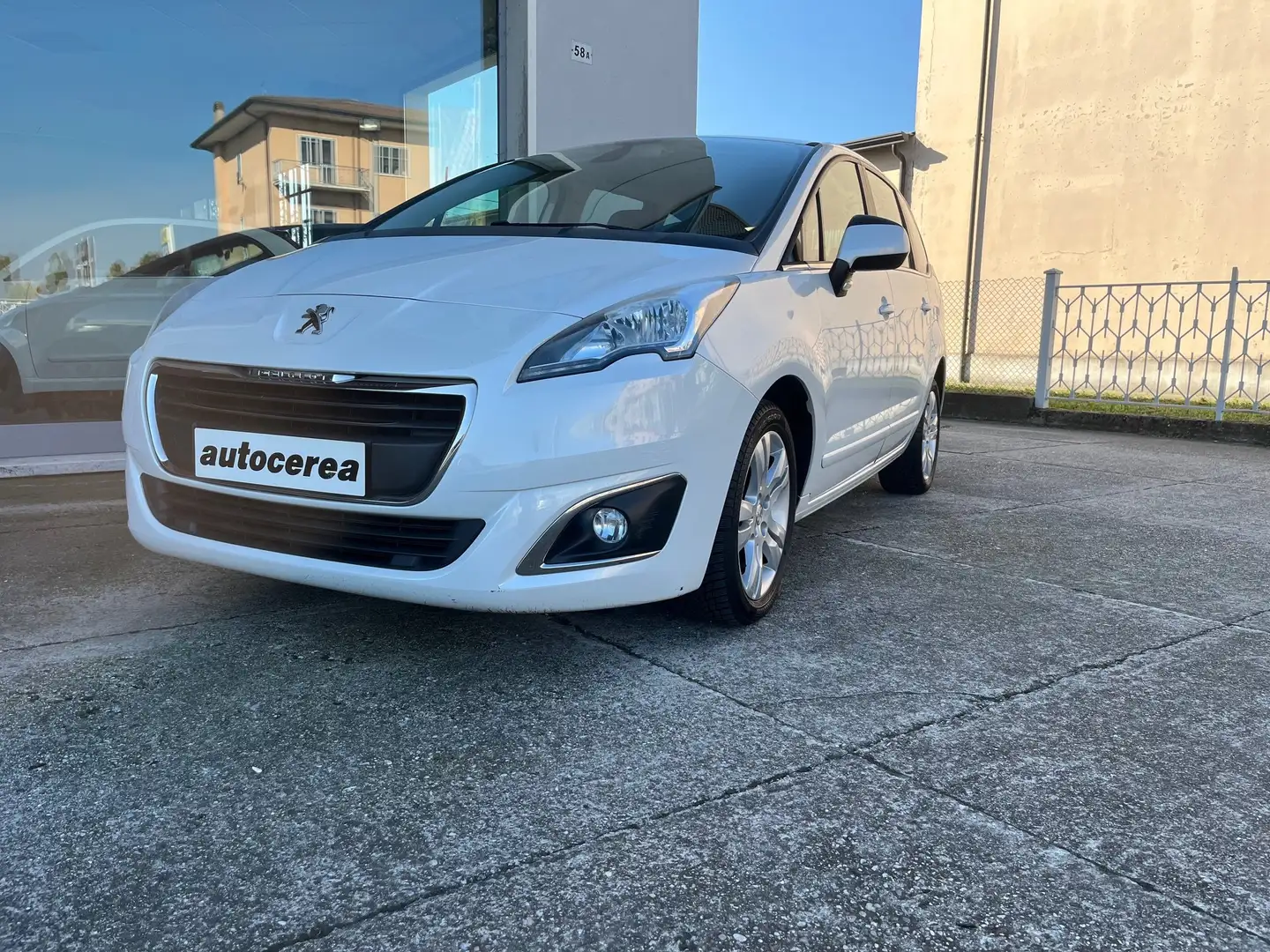 Peugeot 5008 1.5 HDI - CAMBIO AUT. - 7 POSTI - Bianco - 1