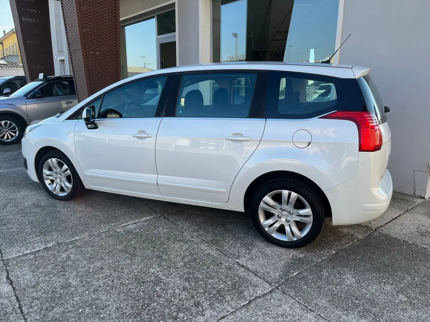 Peugeot 5008 1.5 HDI - CAMBIO AUT. - 7 POSTI - Bianco - 2