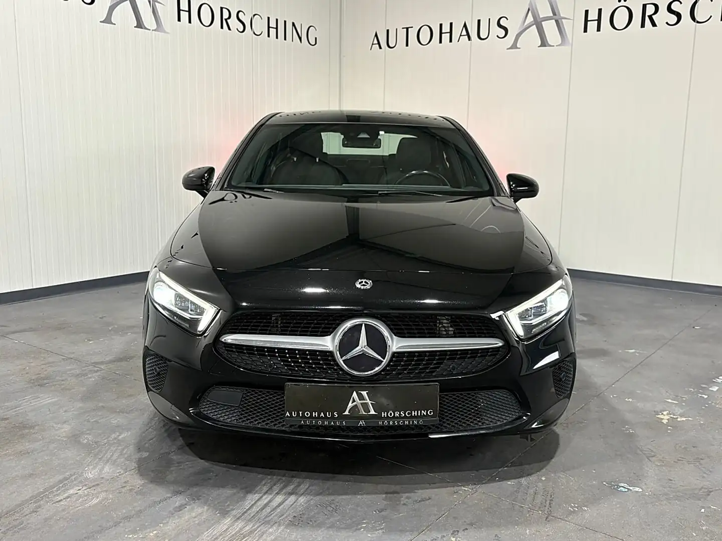 Mercedes-Benz A 180 d Limousine Aut. //PANO//AMBIENTE//MEMORY///SIT... Schwarz - 2