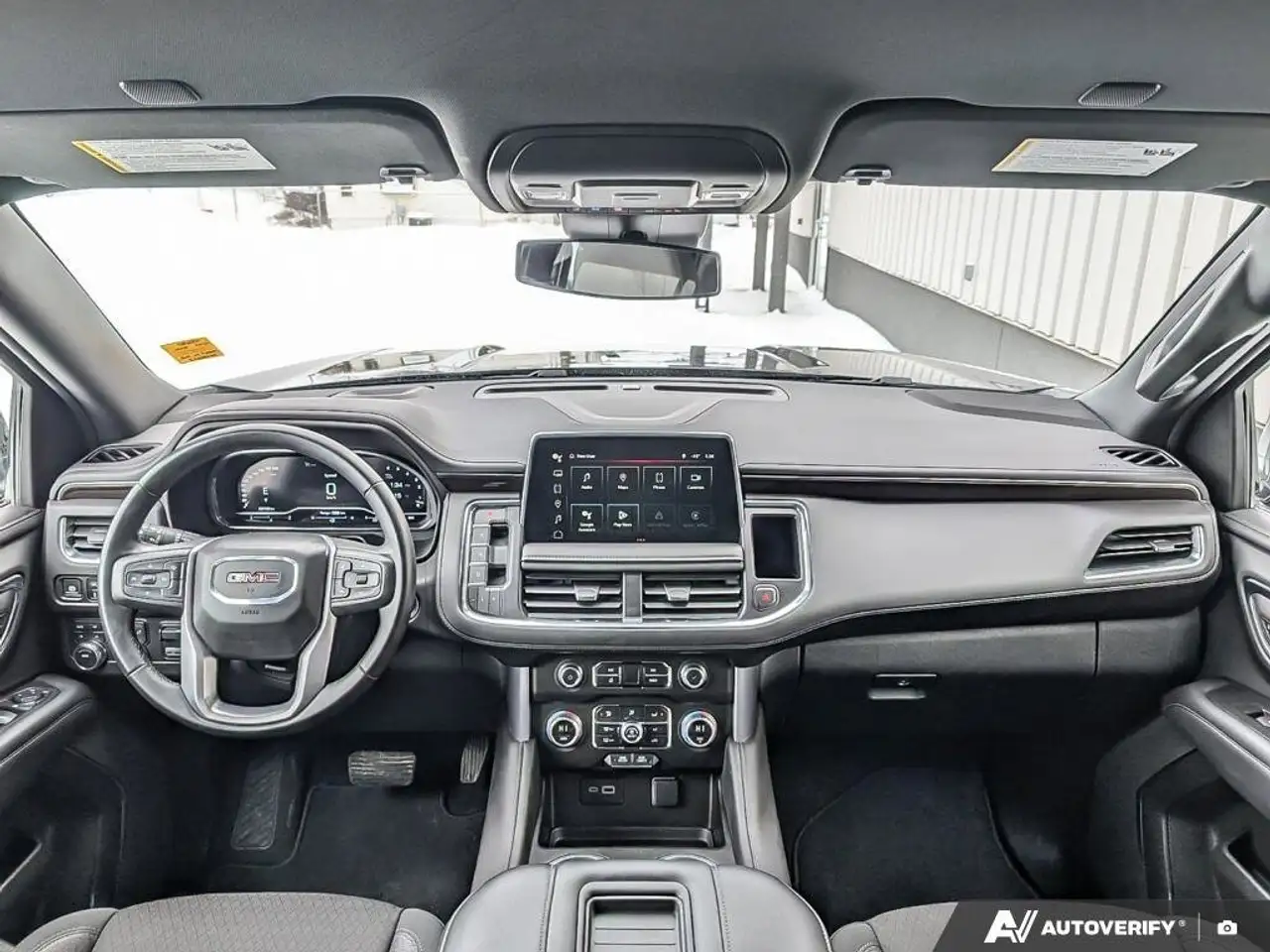 GMC Yukon снимка GMC Yukon