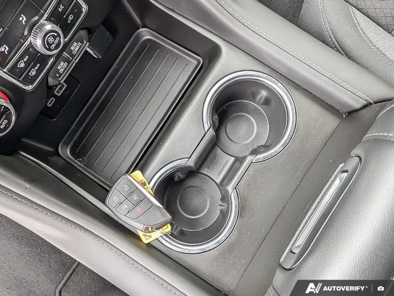 GMC Yukon снимка GMC Yukon
