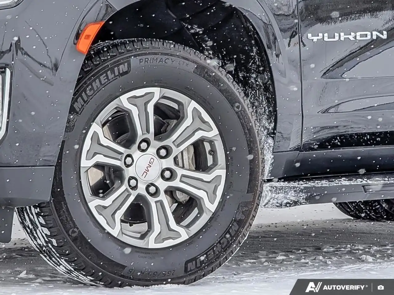 GMC Yukon снимка GMC Yukon