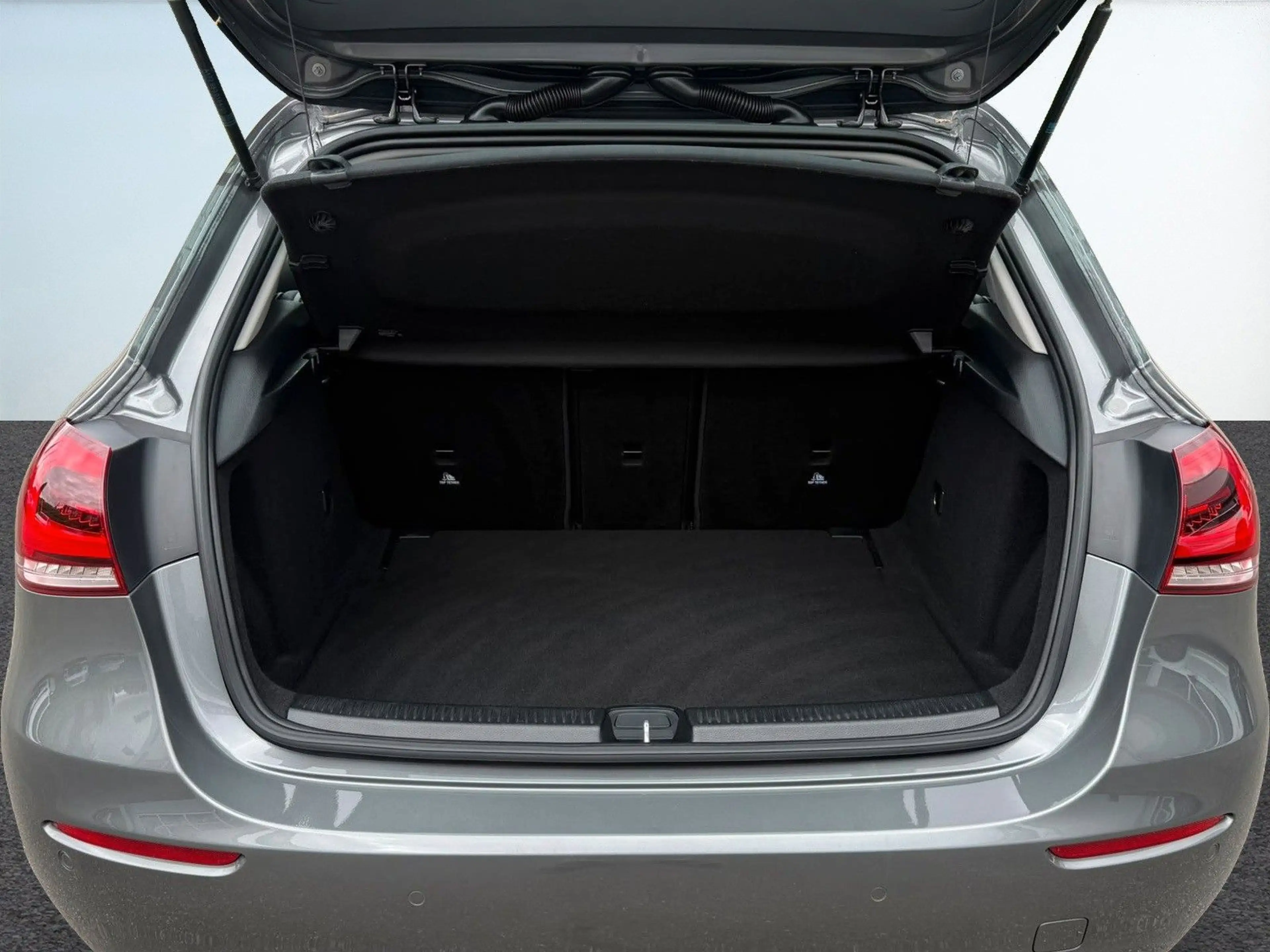 Mercedes-Benz A 250 * AUTOMATIK * LEDER * SPURHALTE * — photo 10