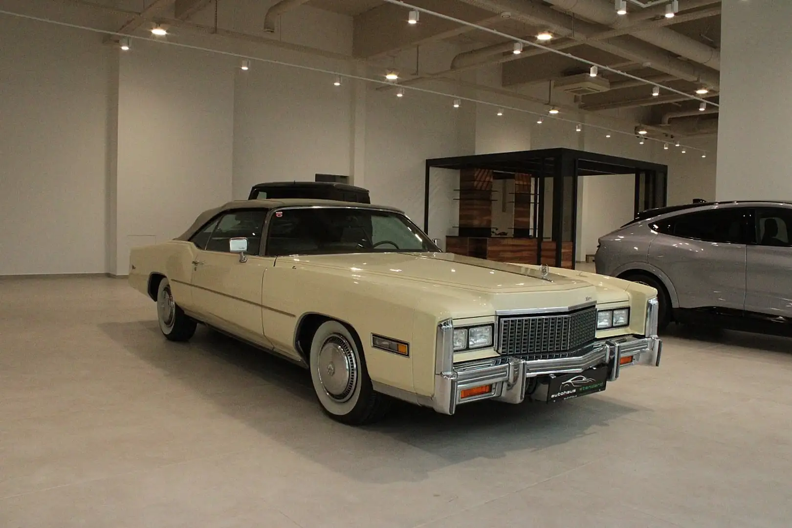 Cadillac Eldorado Fleetwood Convertible**Pickerl neu/ Orig. Lack** Beige - 1