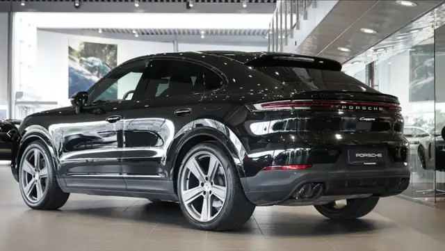 Porsche Cayenne view 4