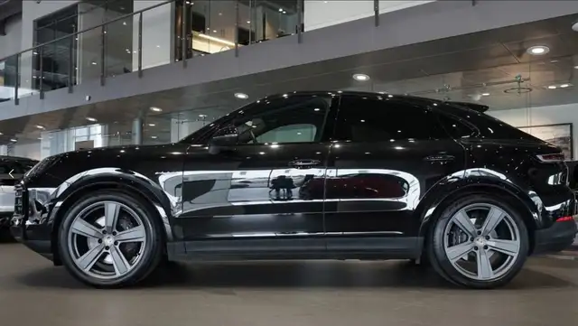 Porsche Cayenne view 3