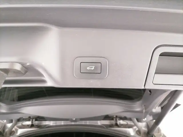 Land Rover Range Rover Evoque view 12