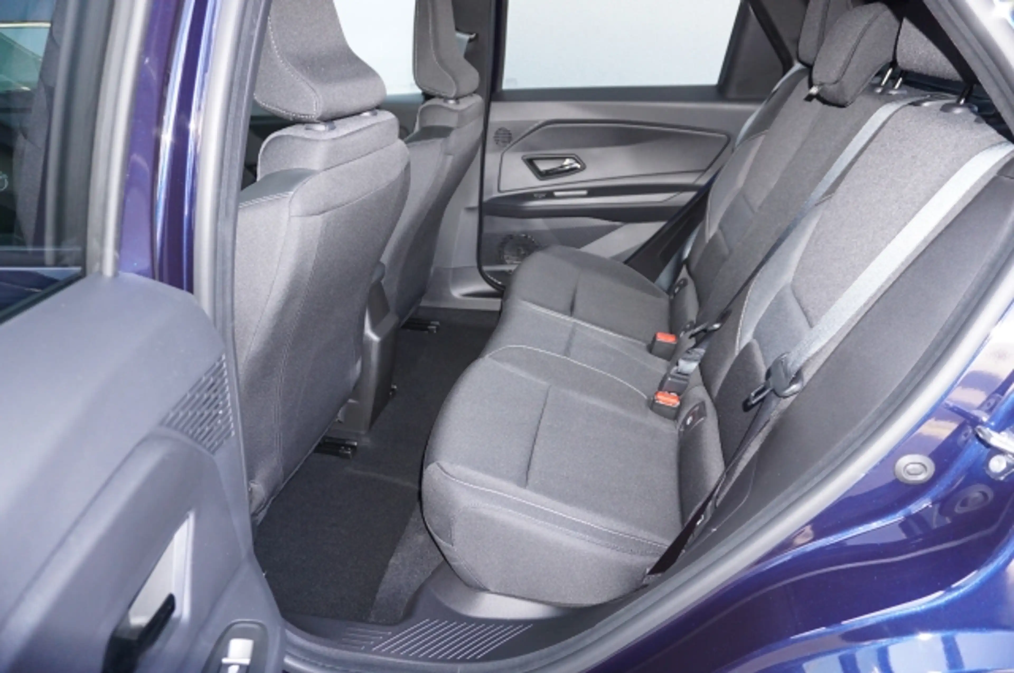 Nissan Micra Advance 52kwh — photo 6