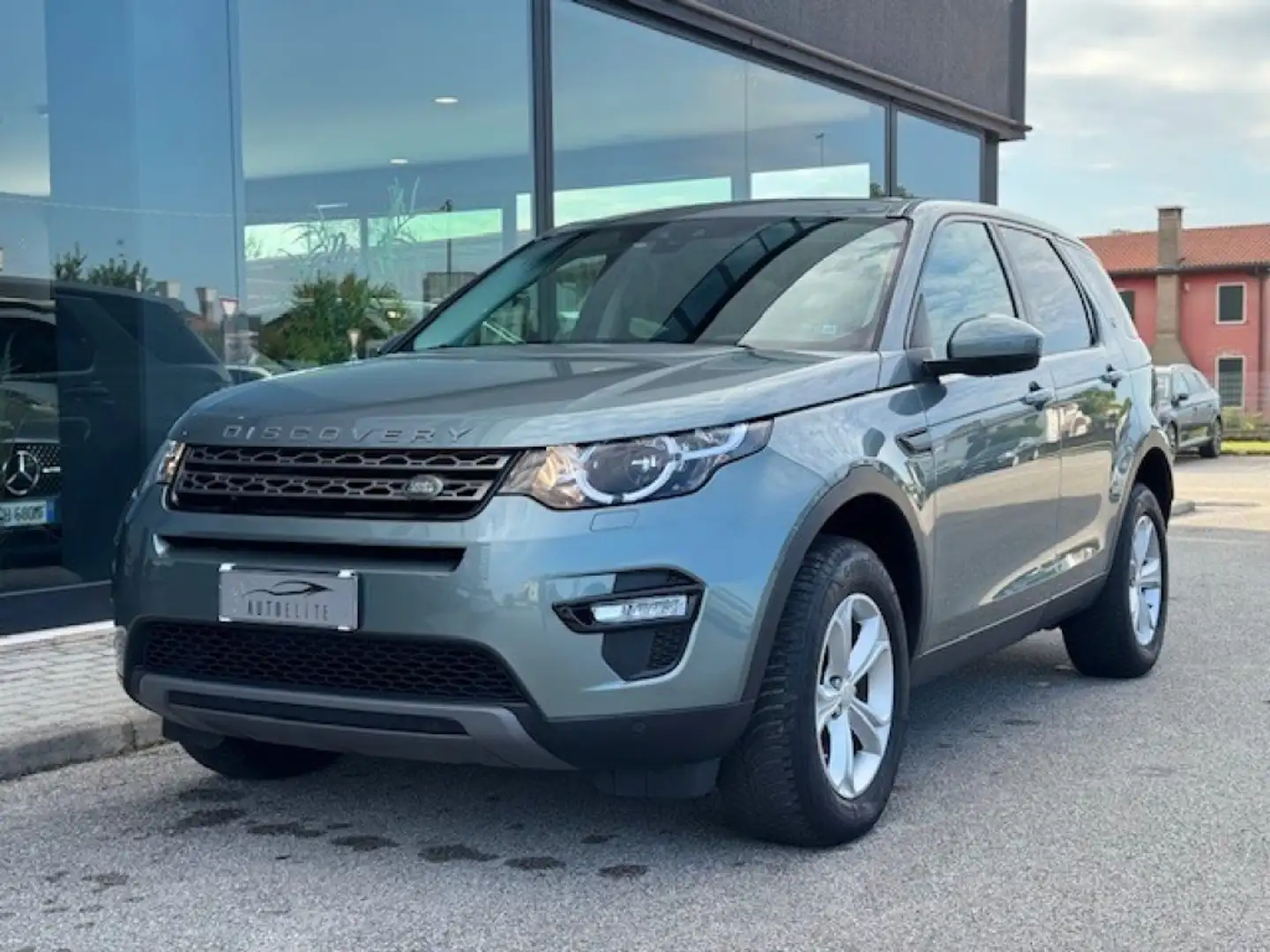 Land Rover Discovery Sport 2.0 TD4 150 CV HSE Luxury Vert - 1