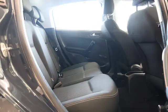 Peugeot 208 view 14