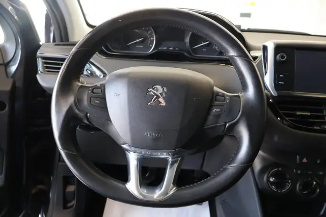 Peugeot 208 view 15